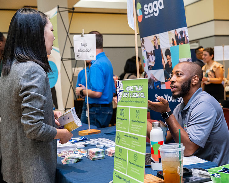 A Mason student talks with an employer at recent career fair. 